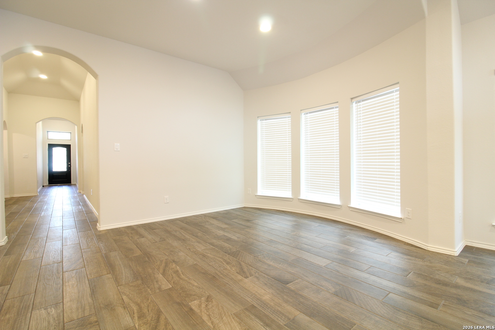 property viewer photo 13