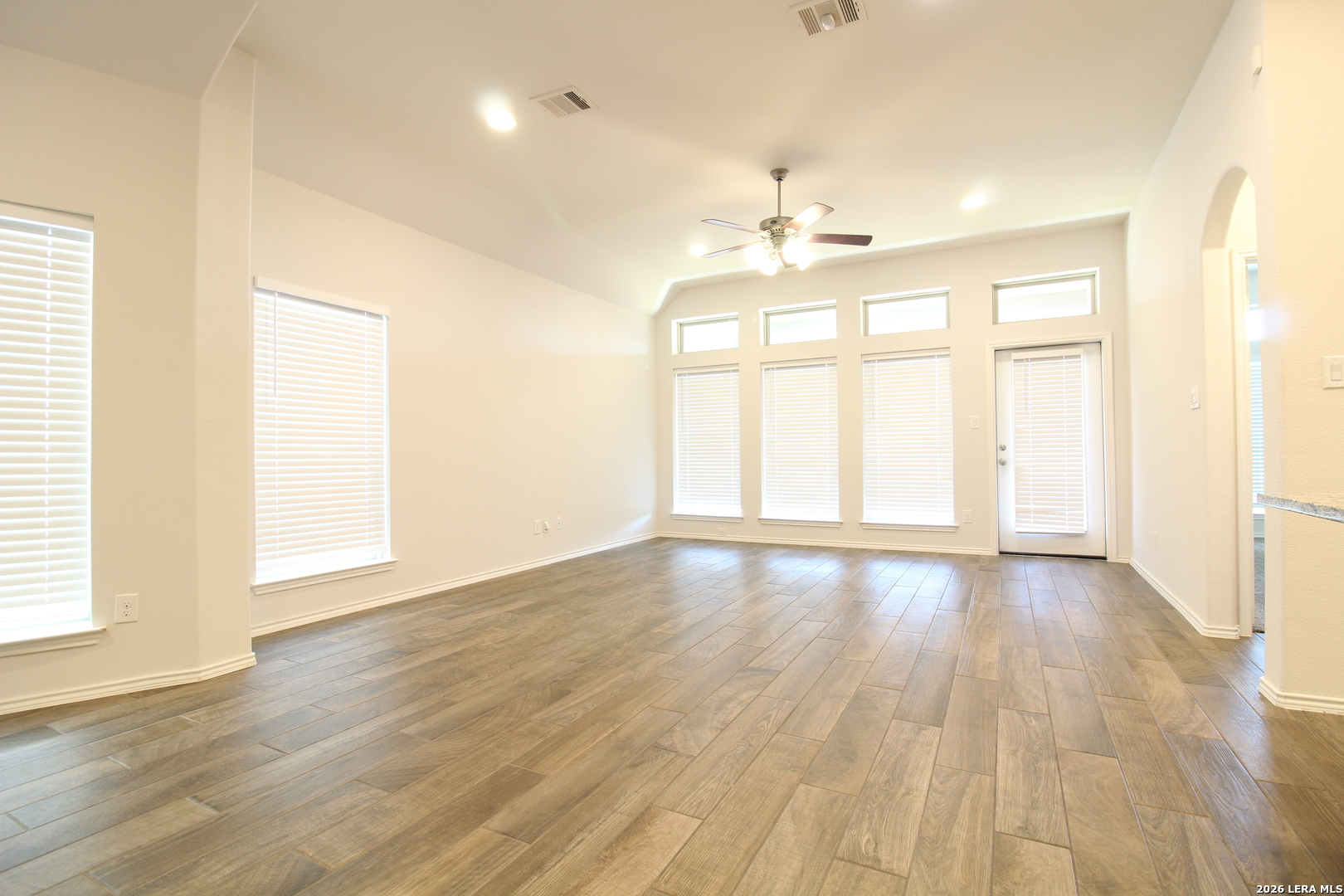 property viewer photo 15