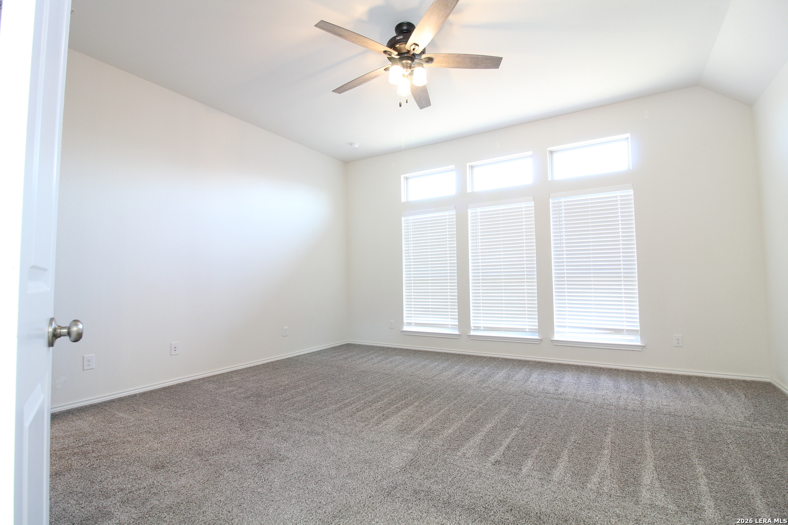 property viewer photo 16