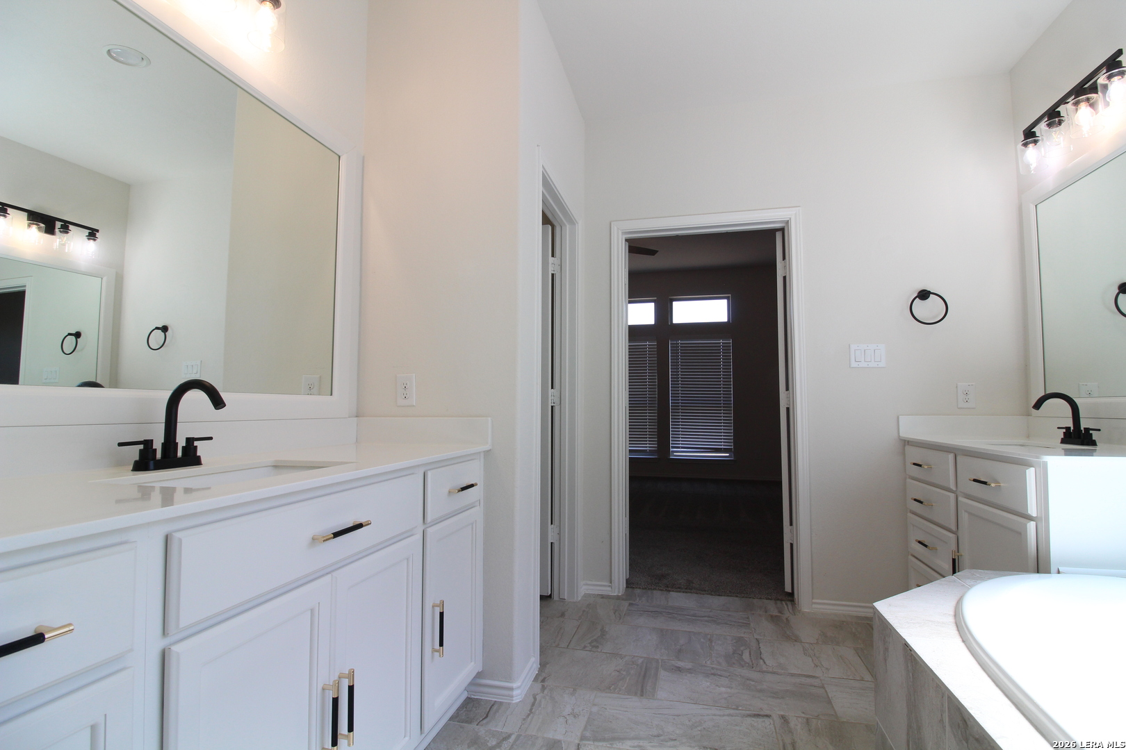 property viewer photo 18