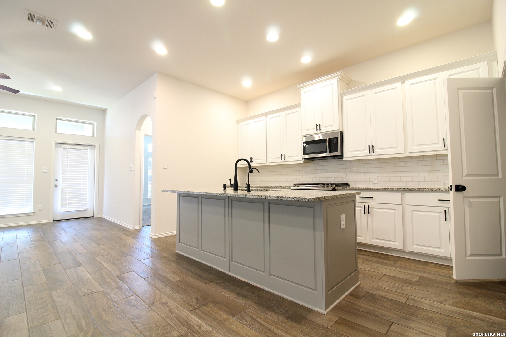 property viewer photo 7