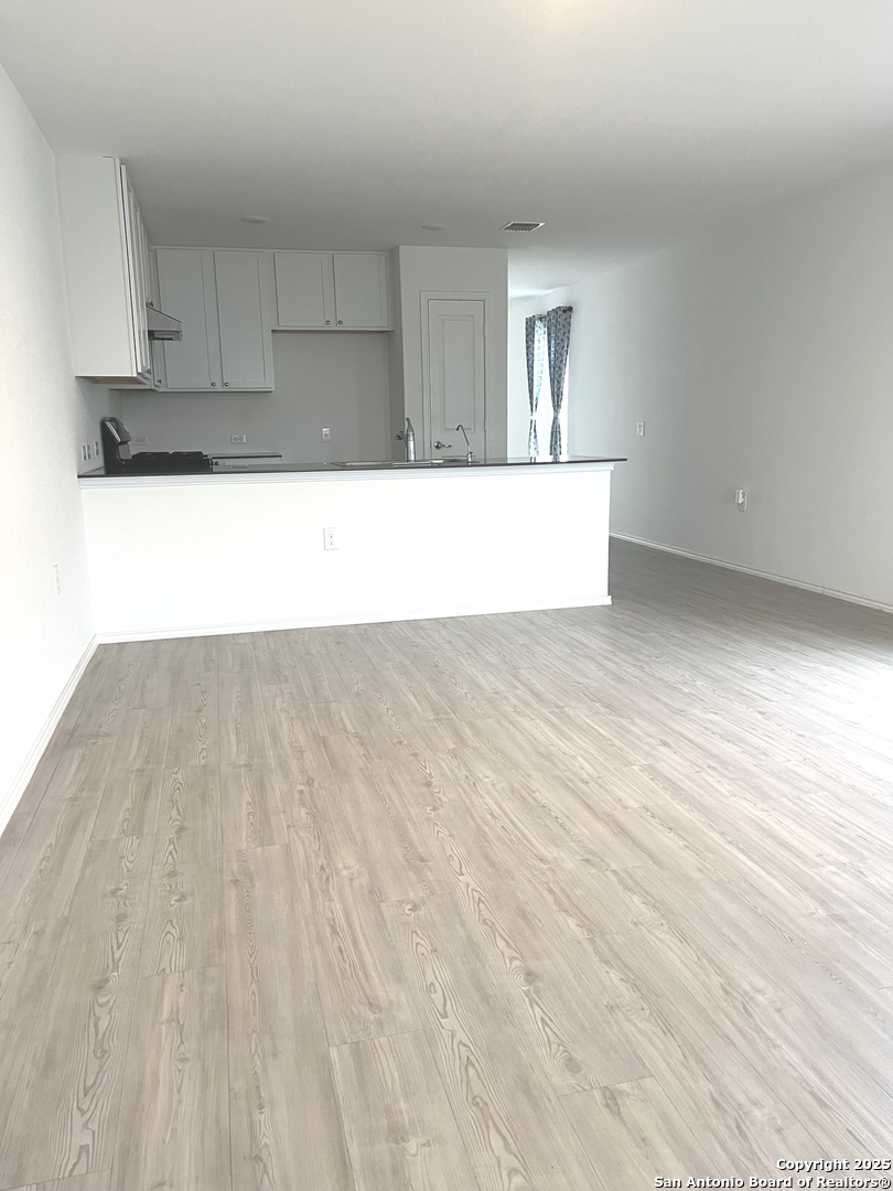 property viewer photo 2