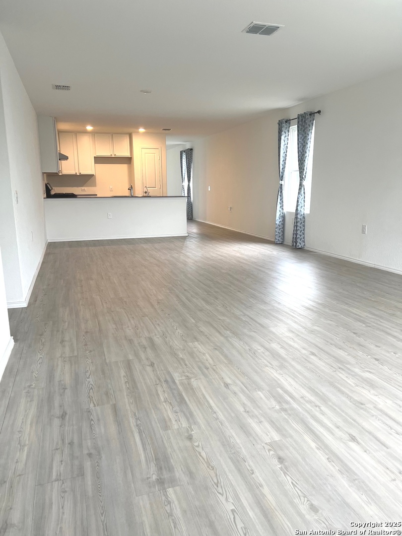 property viewer photo 4