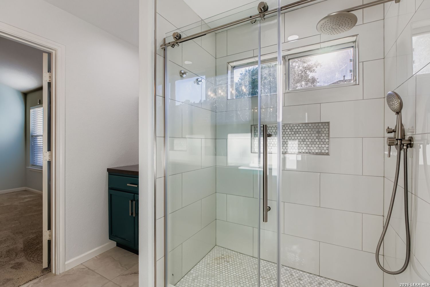 property viewer photo 18