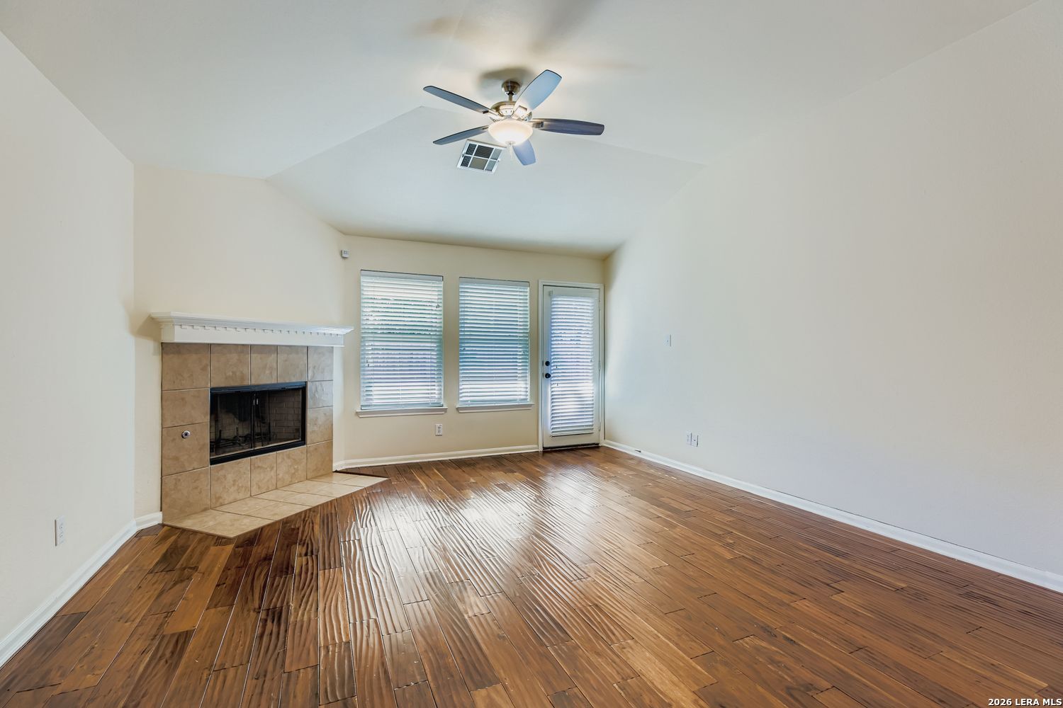 property viewer photo 6