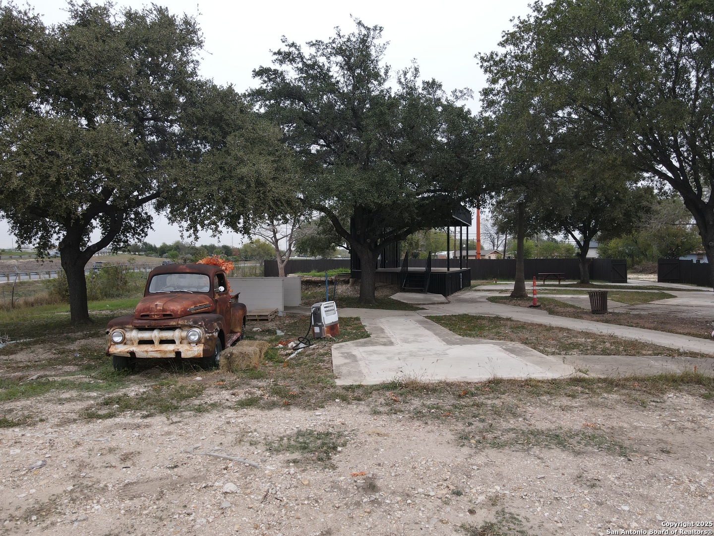 main property photo 11