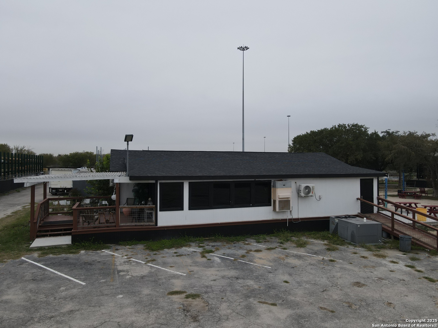 main property photo 23