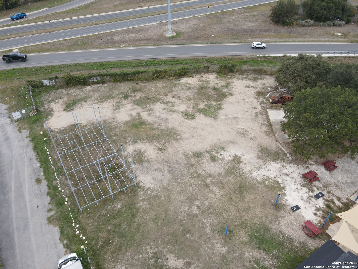 main property photo 30