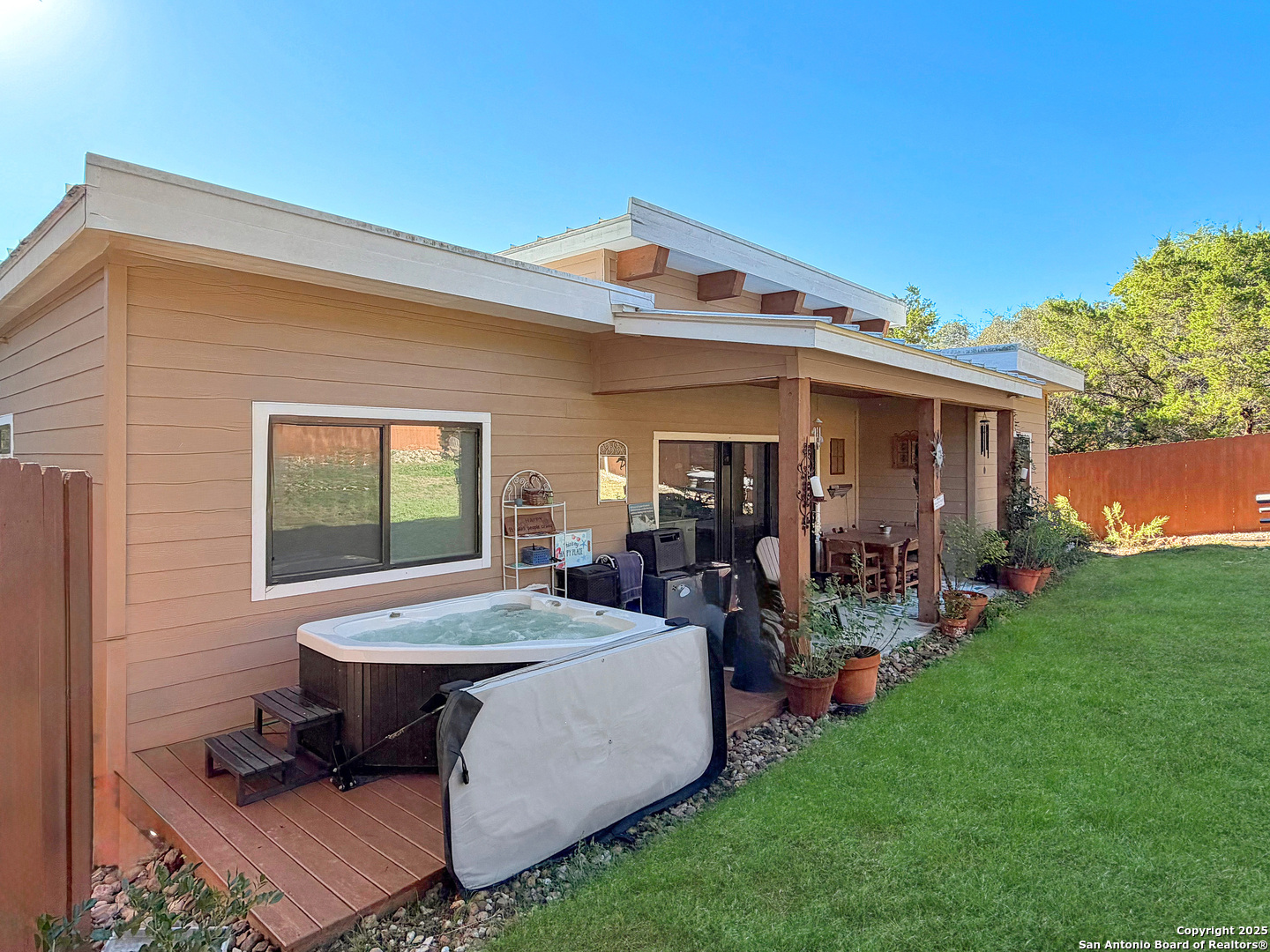 main property photo 33
