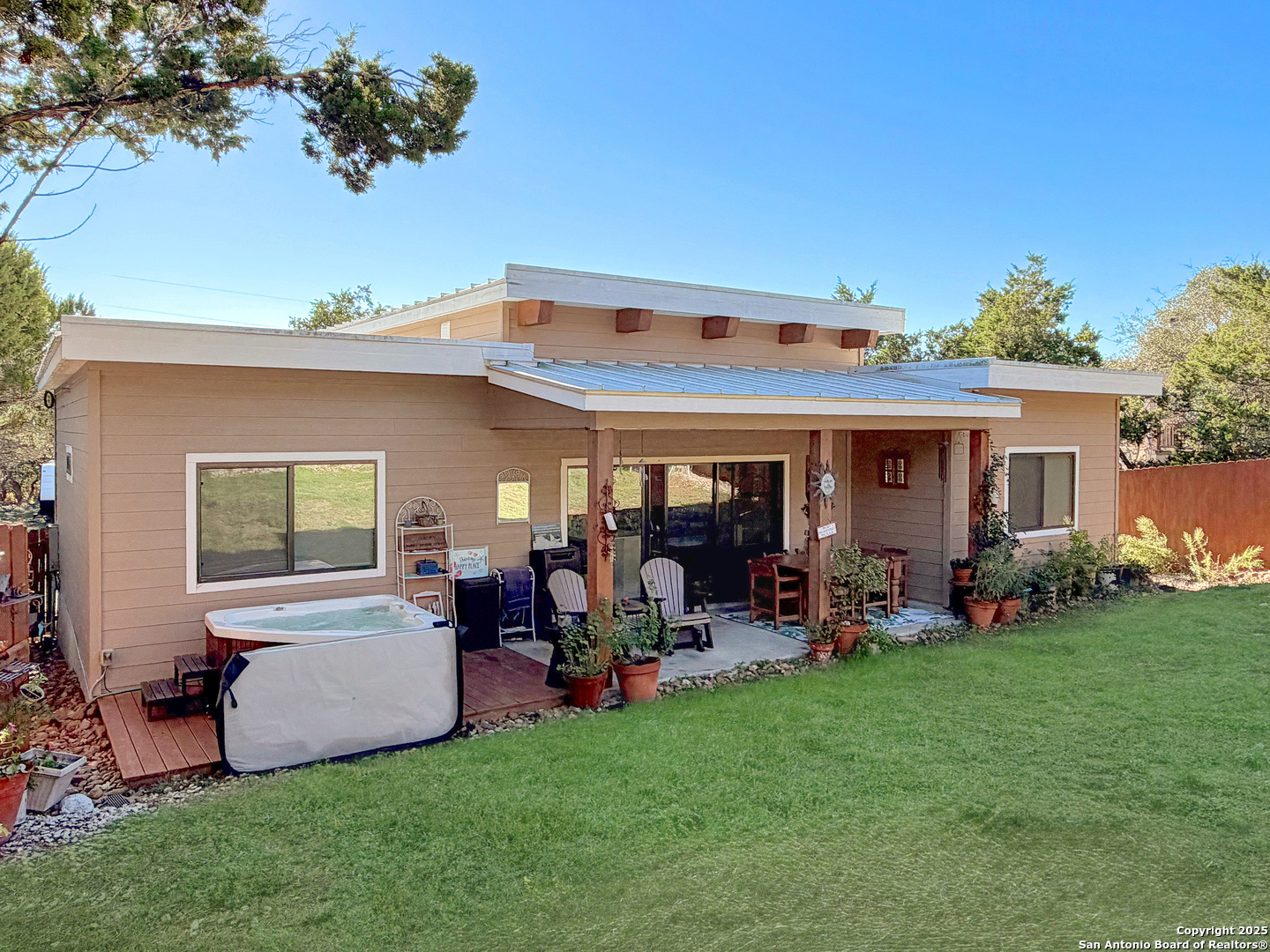 main property photo 8
