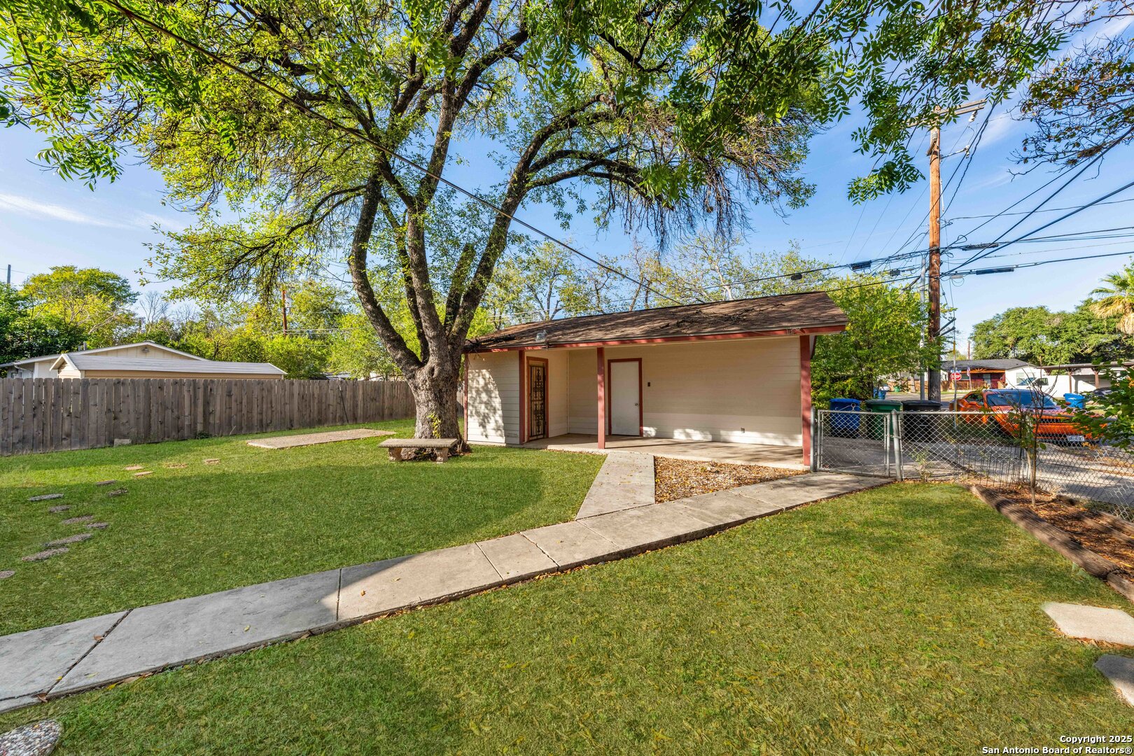 main property photo 18