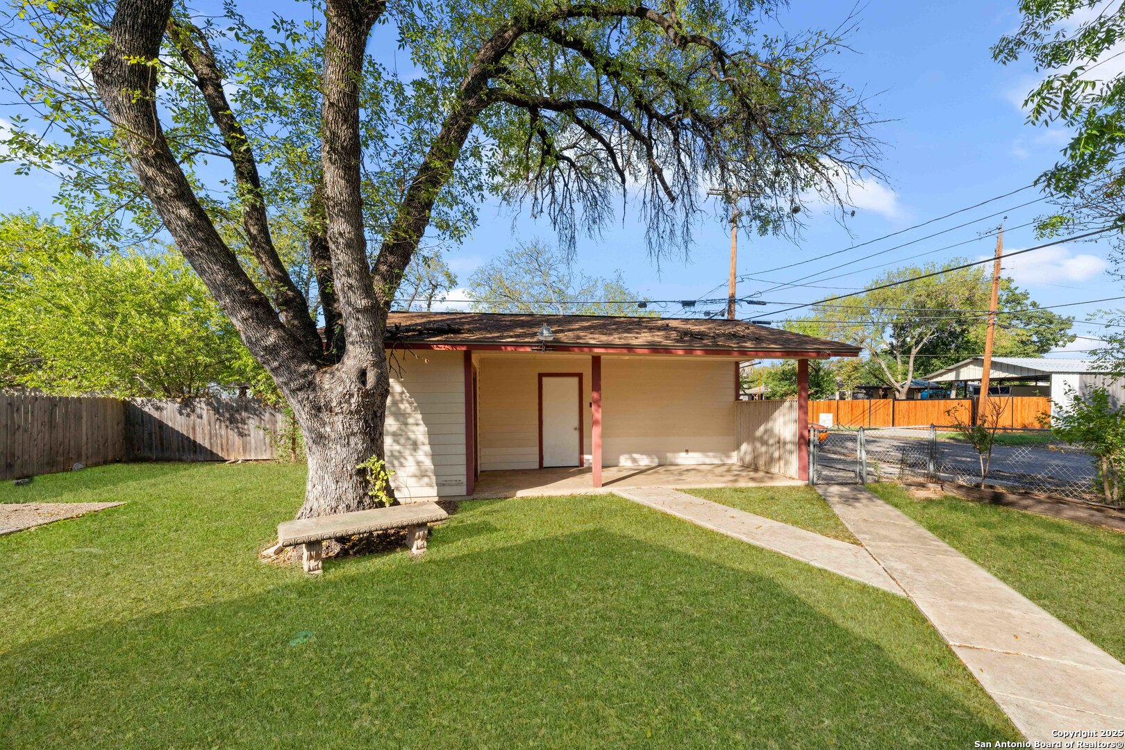 main property photo 19