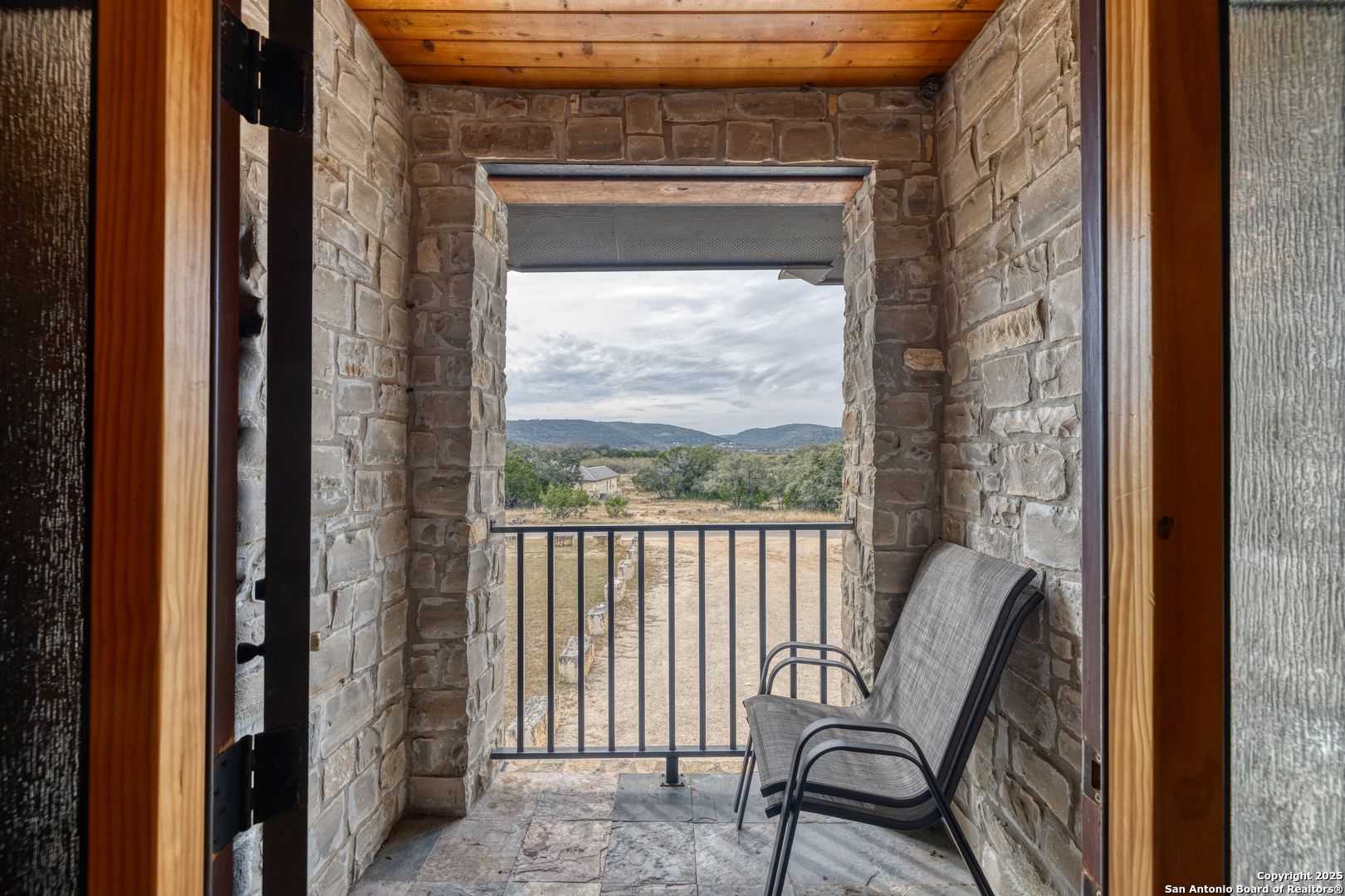 main property photo 30