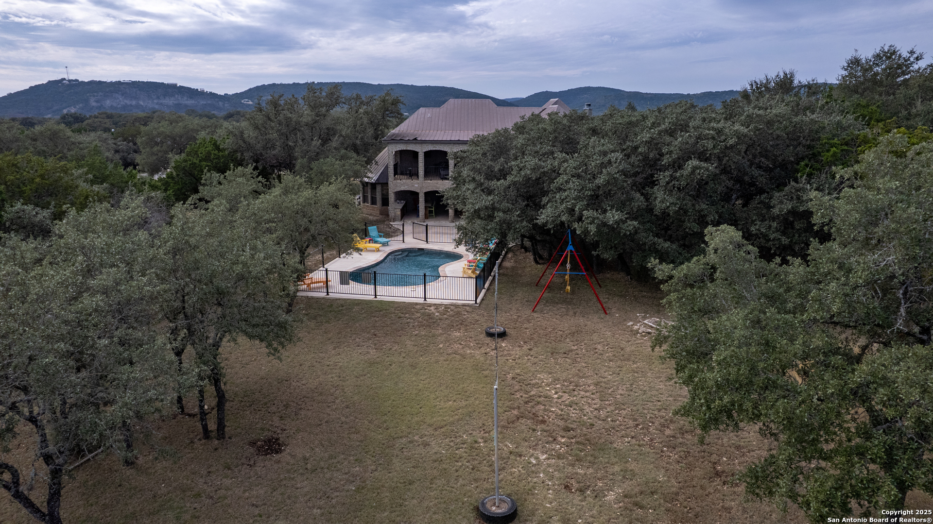 main property photo 40