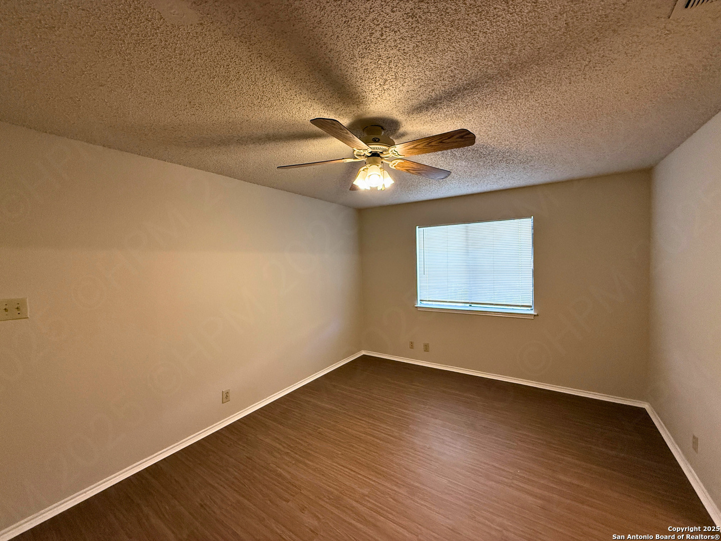 property viewer photo 10