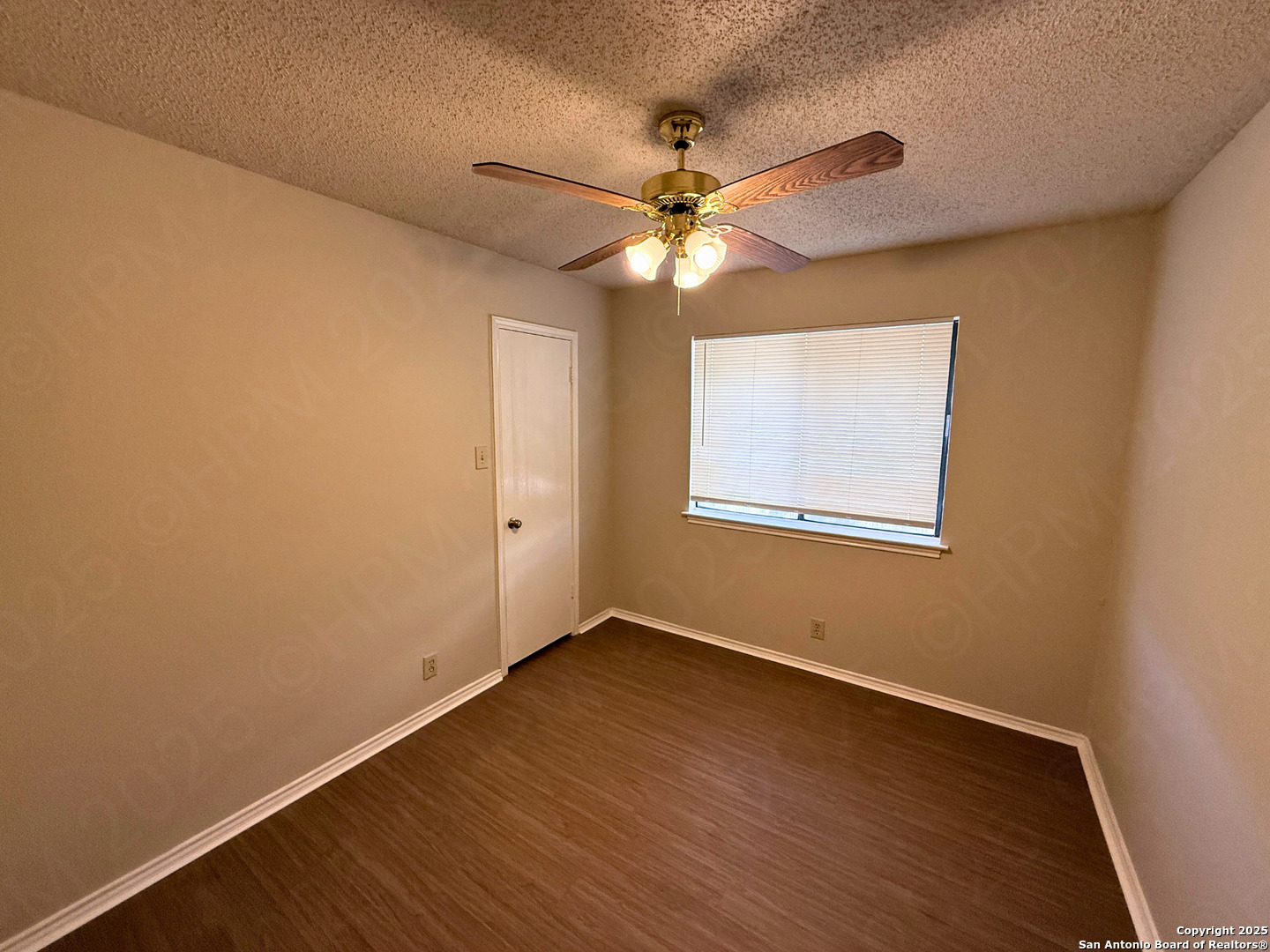 property viewer photo 13