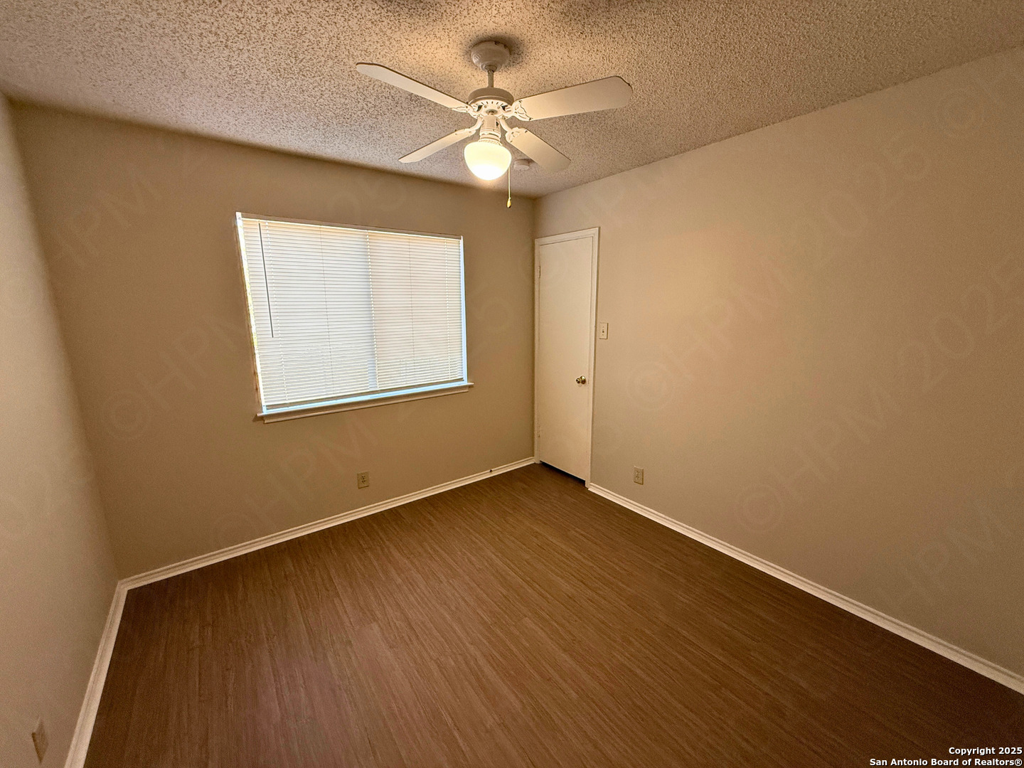 property viewer photo 16