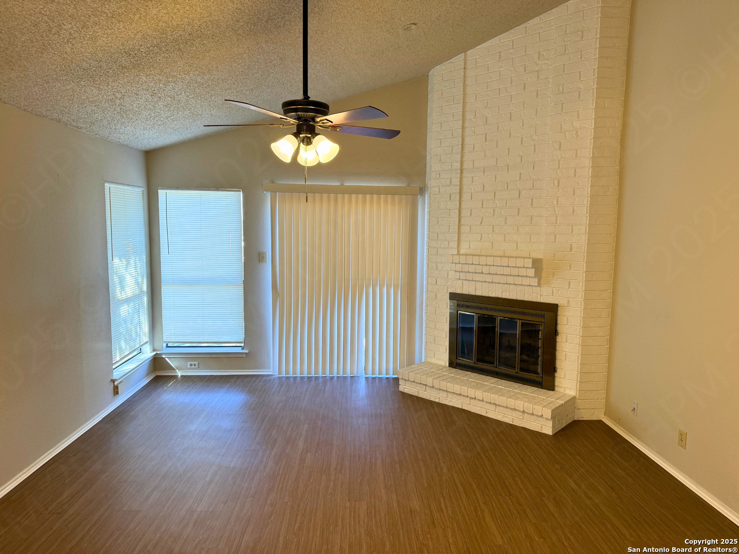 property viewer photo 4