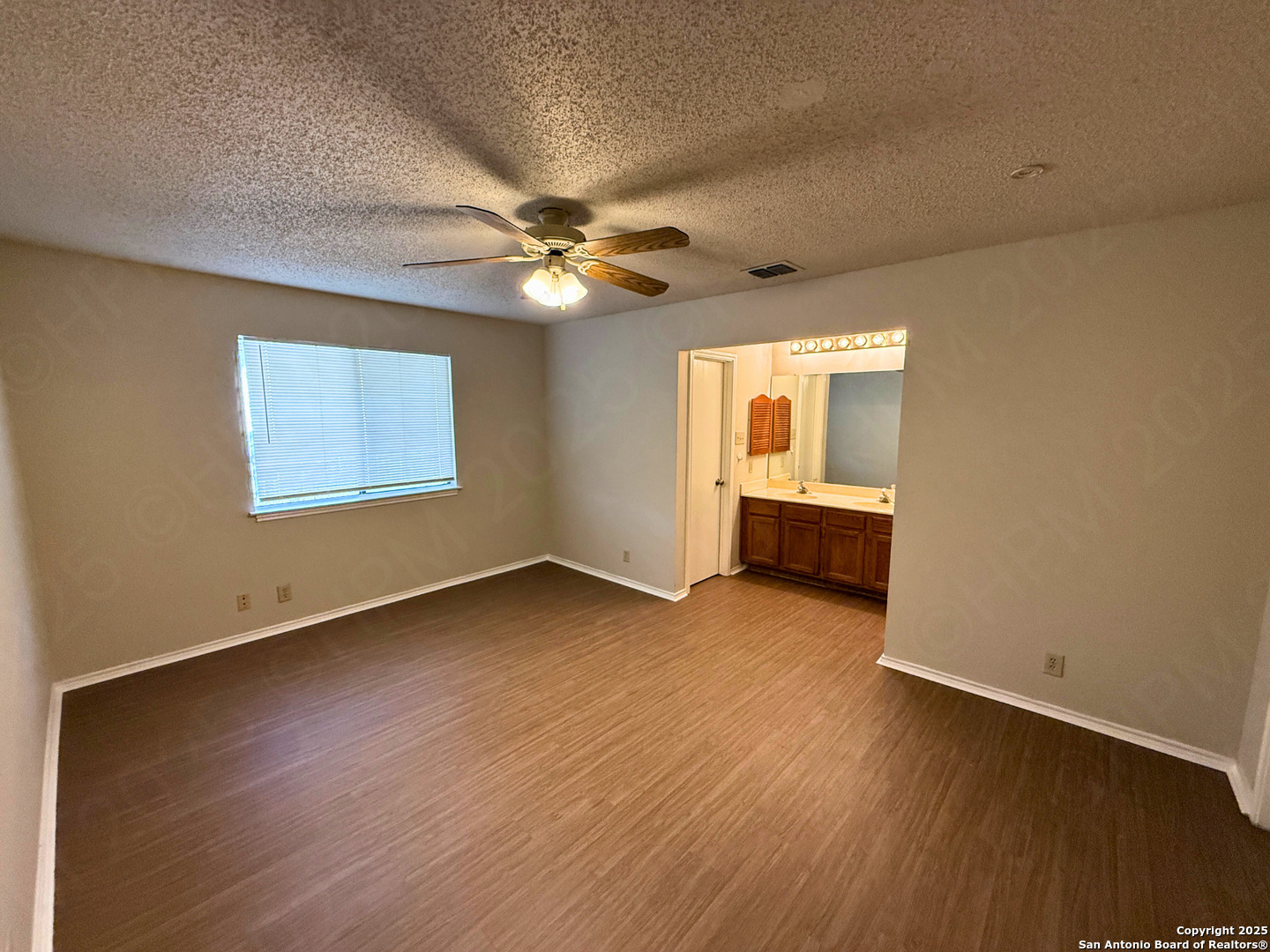 property viewer photo 9