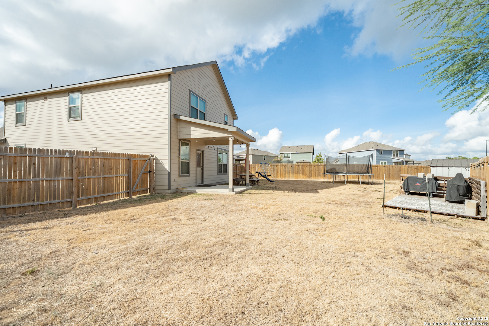 main property photo 18