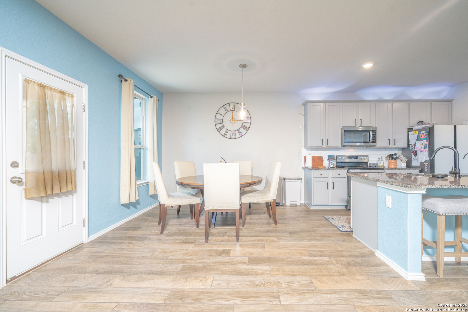 main property photo 8