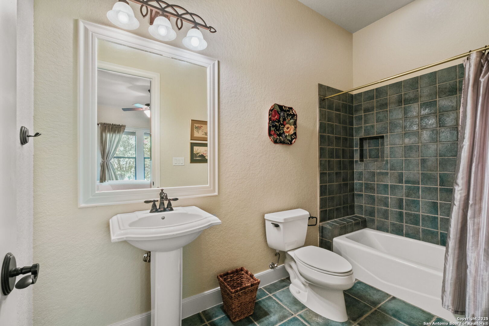 main property photo 25