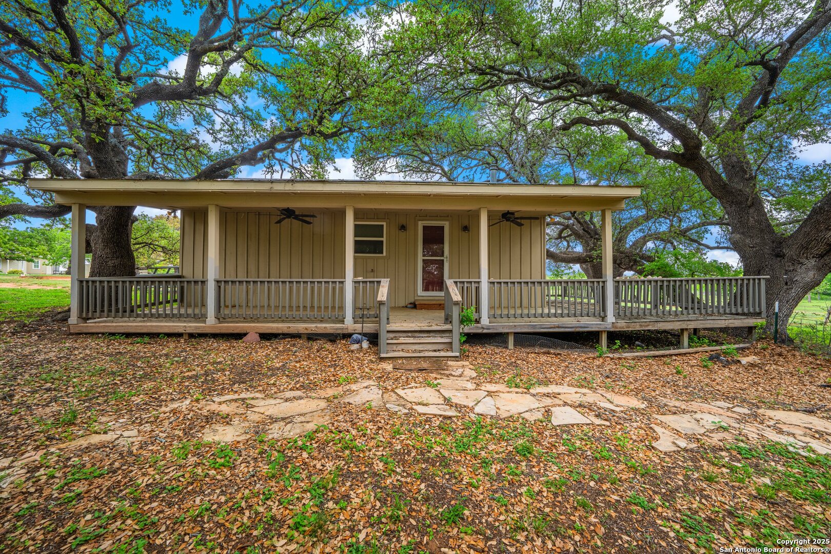 main property photo 10