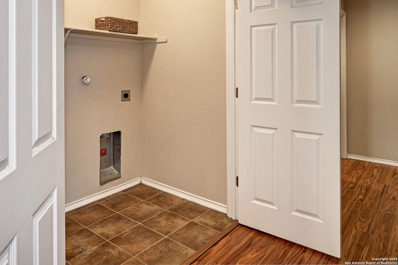 property viewer photo 11
