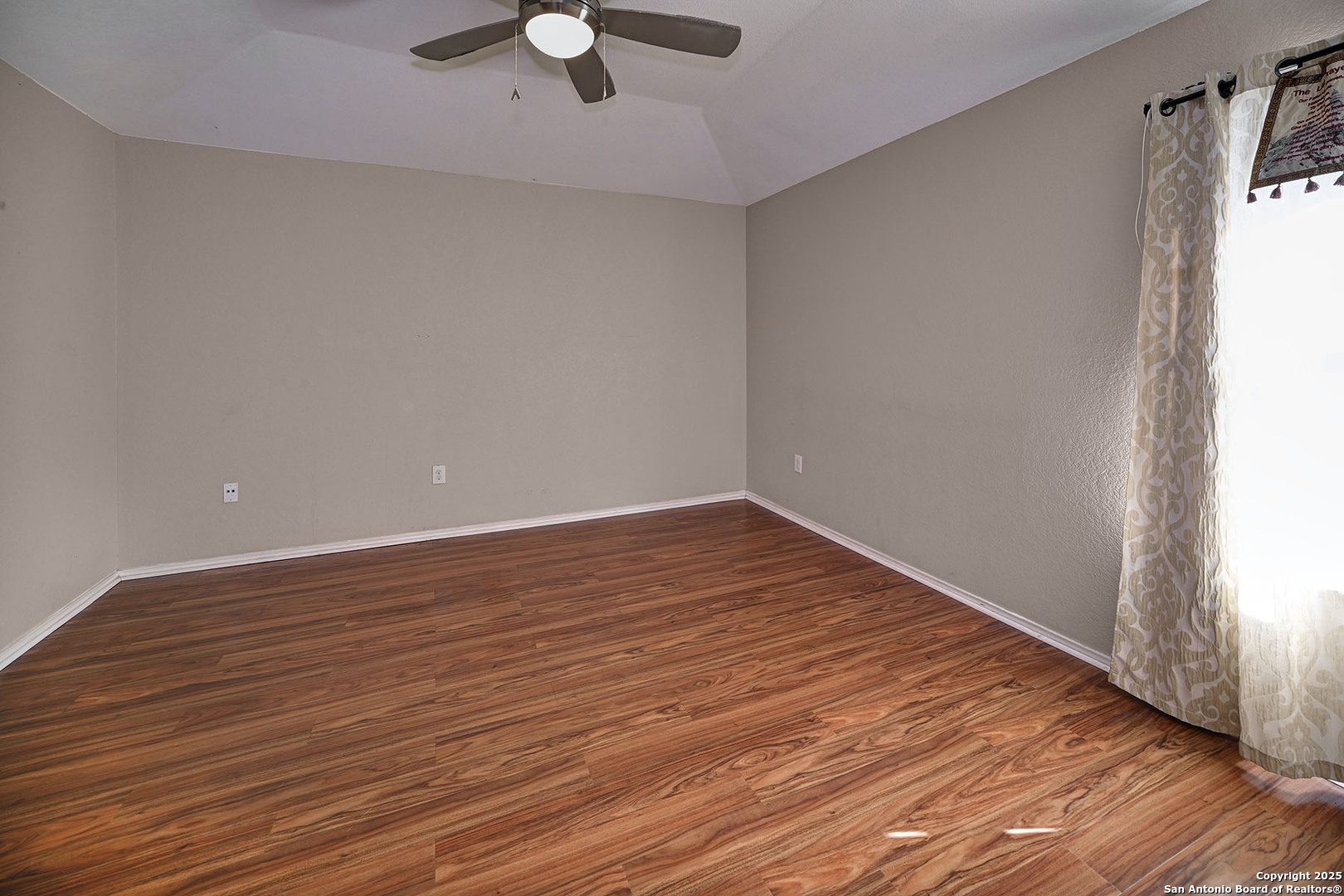 property viewer photo 13