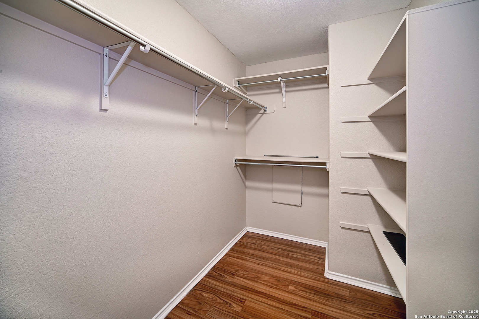 property viewer photo 15