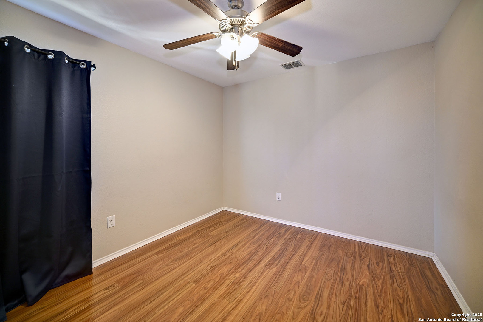 property viewer photo 23