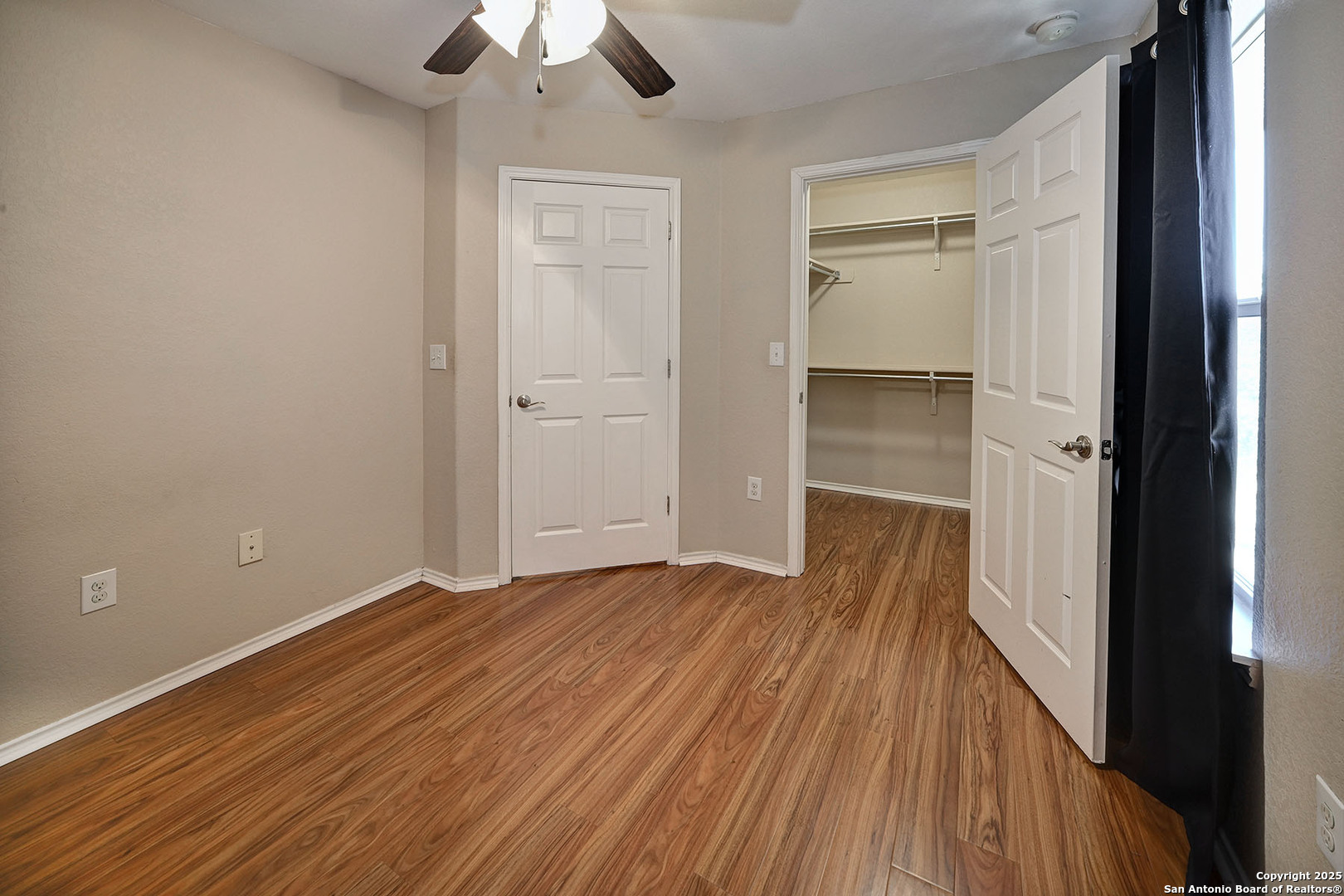 property viewer photo 24