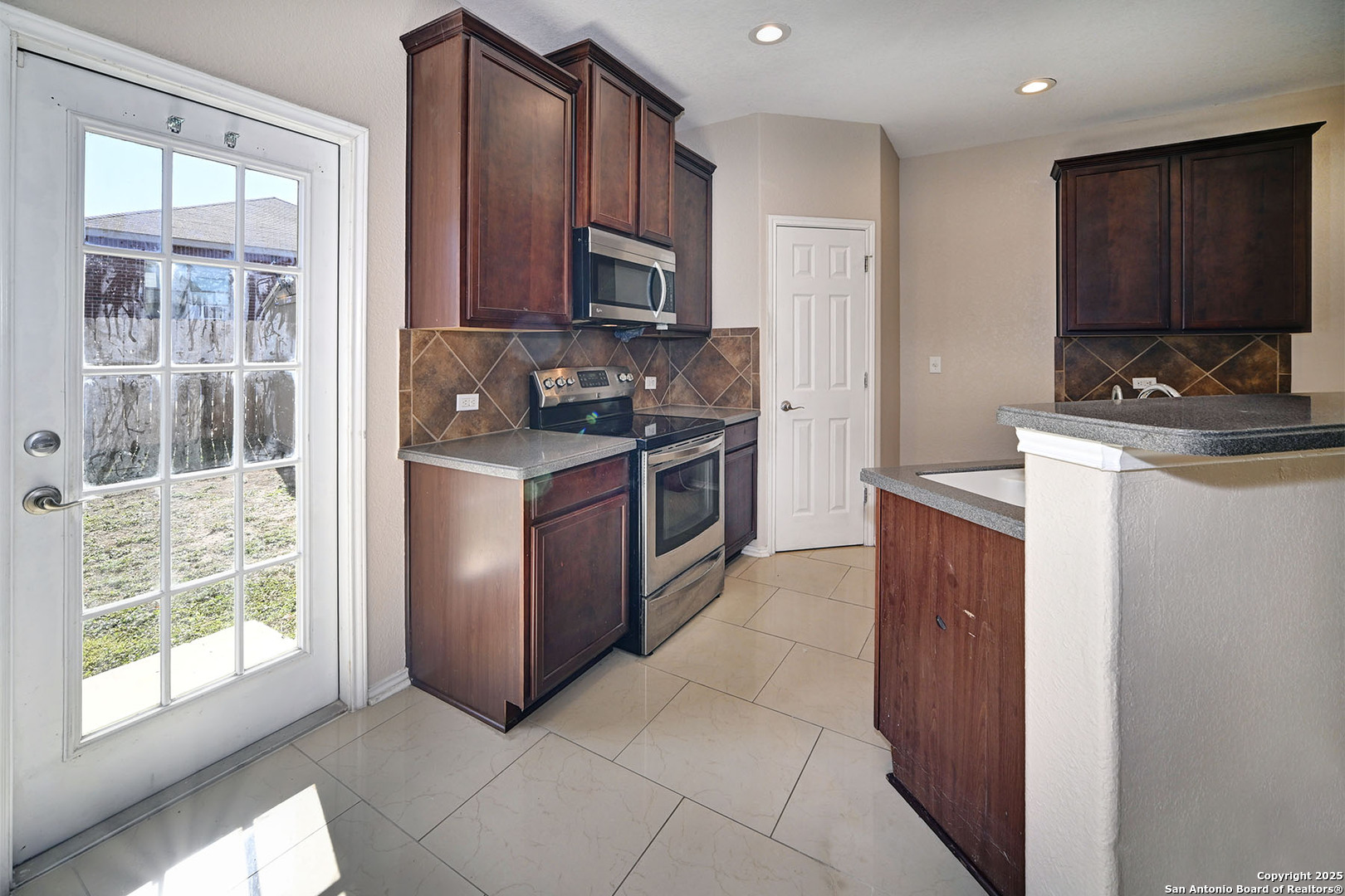 property viewer photo 9