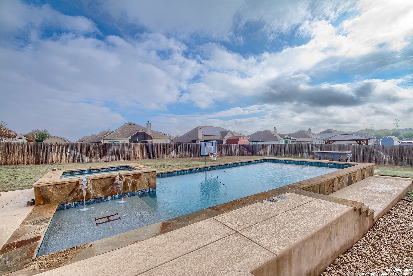 main property photo 30