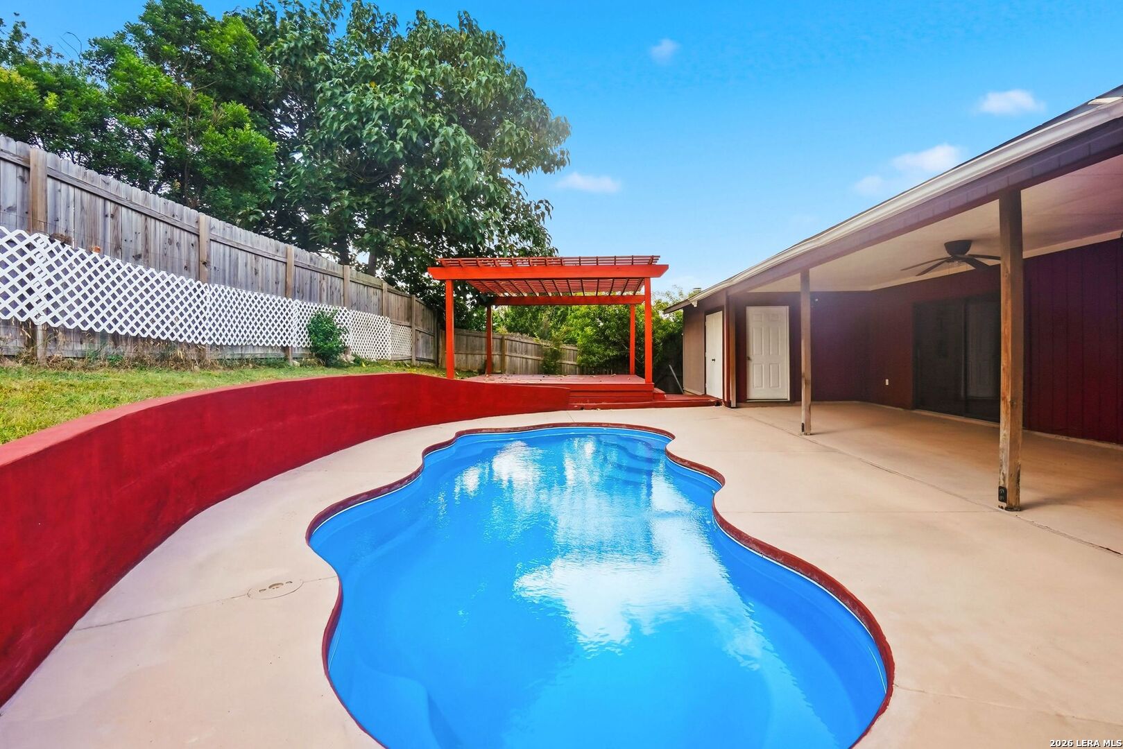 main property photo 33