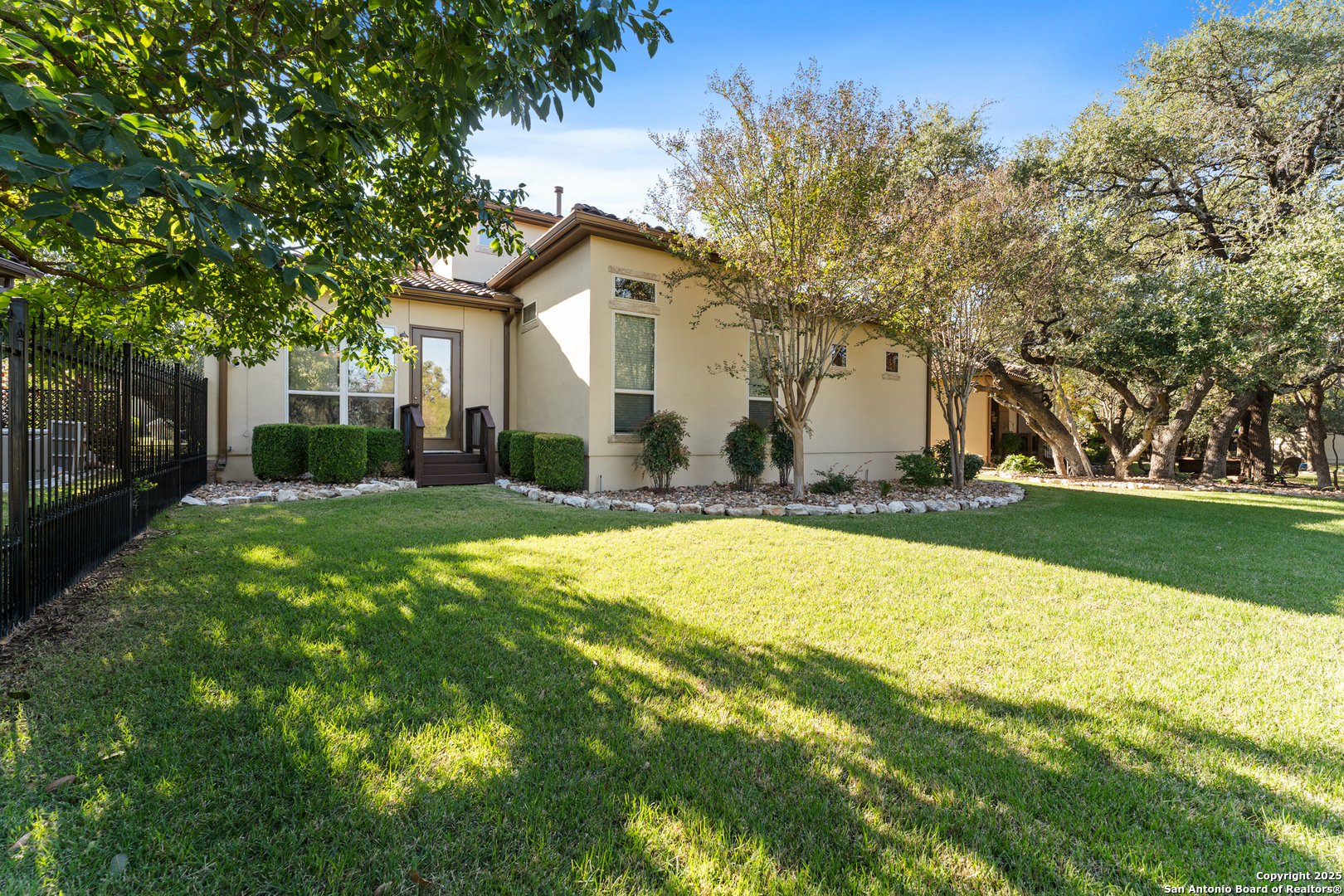property viewer photo 22