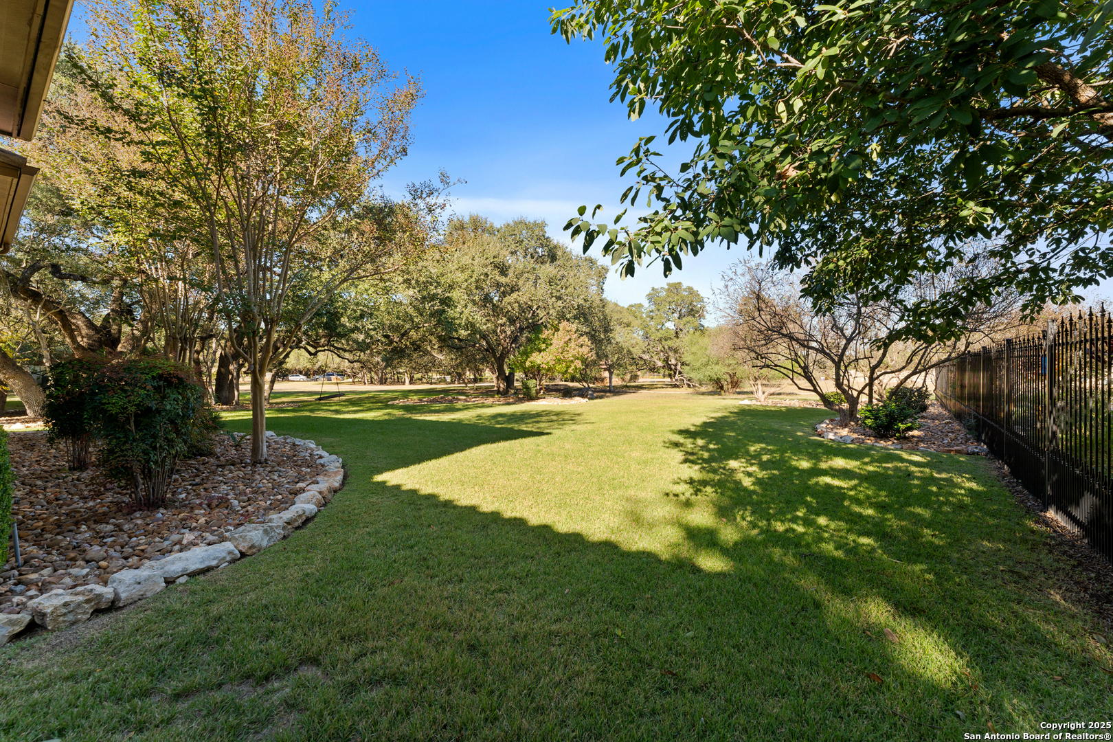 property viewer photo 23