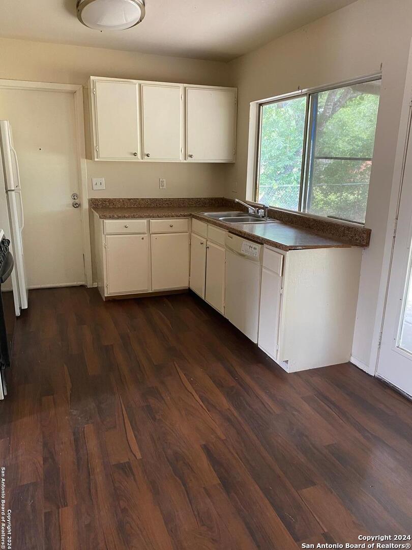 property viewer photo 2