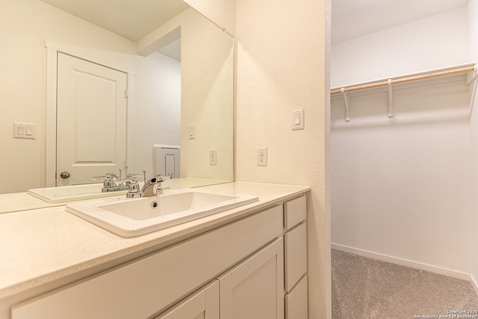property viewer photo 23