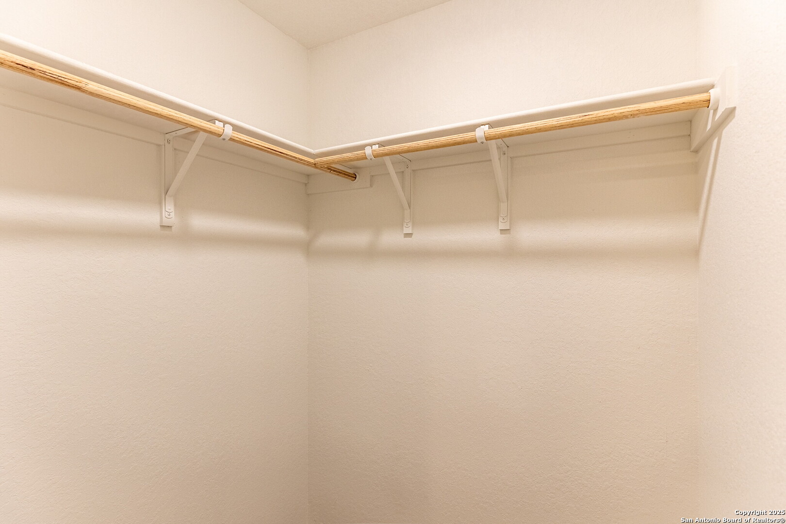 property viewer photo 24
