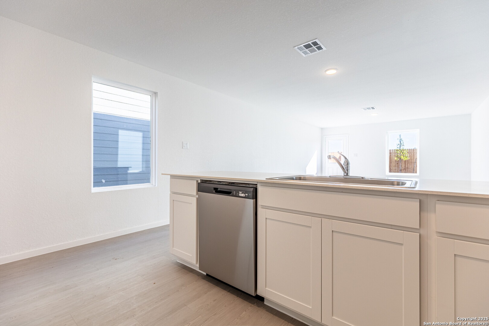 property viewer photo 6
