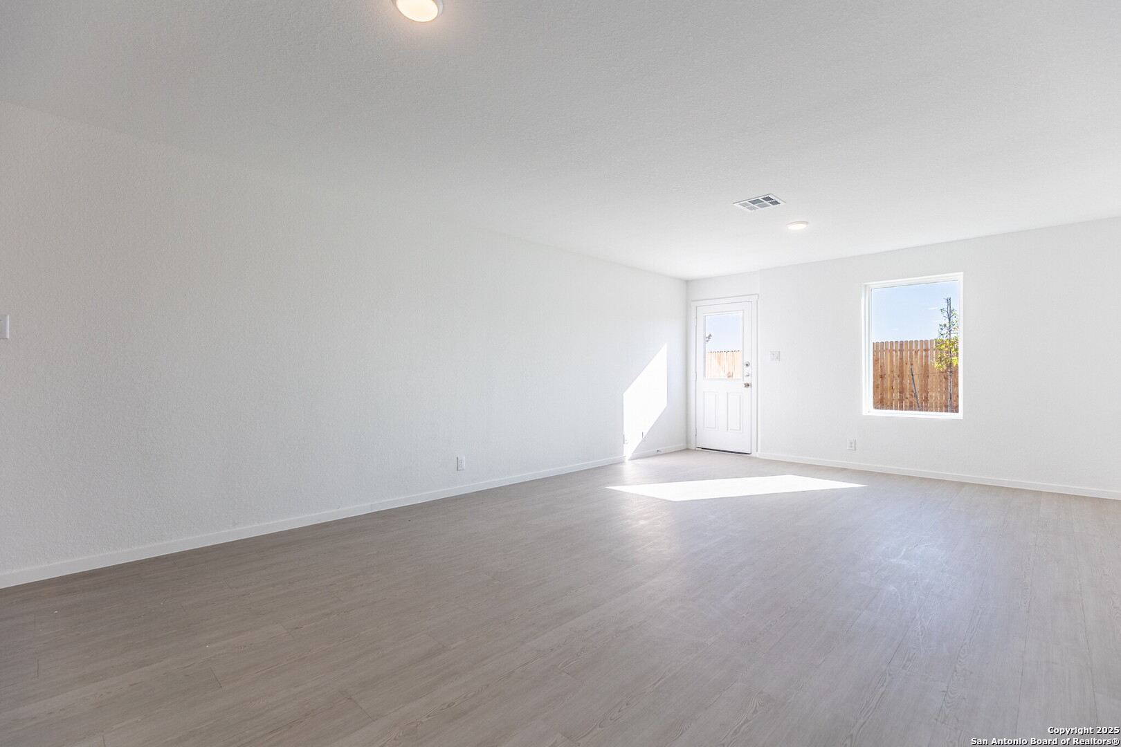 property viewer photo 9