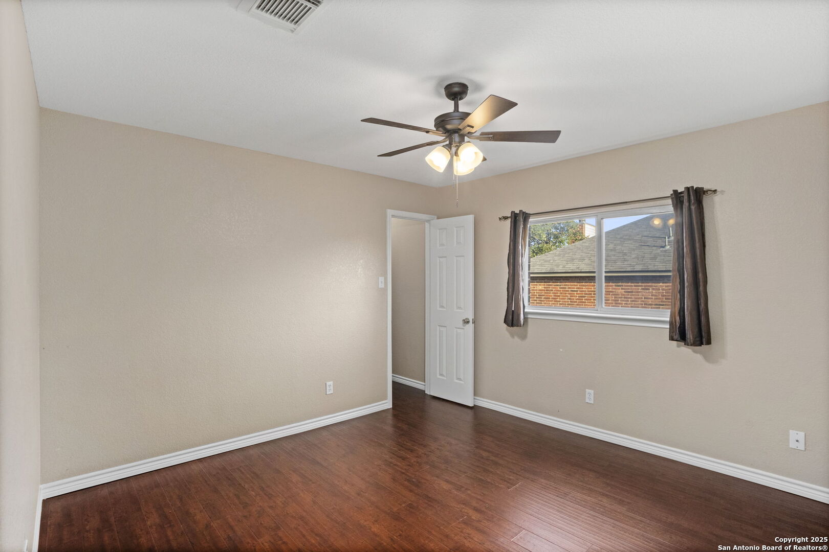 property viewer photo 18