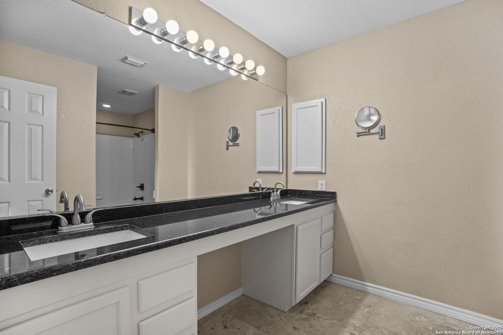 property viewer photo 19