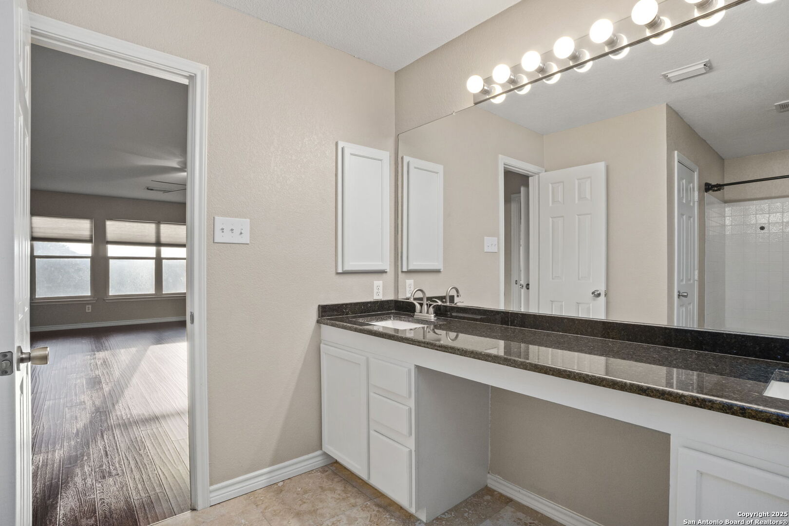 property viewer photo 20