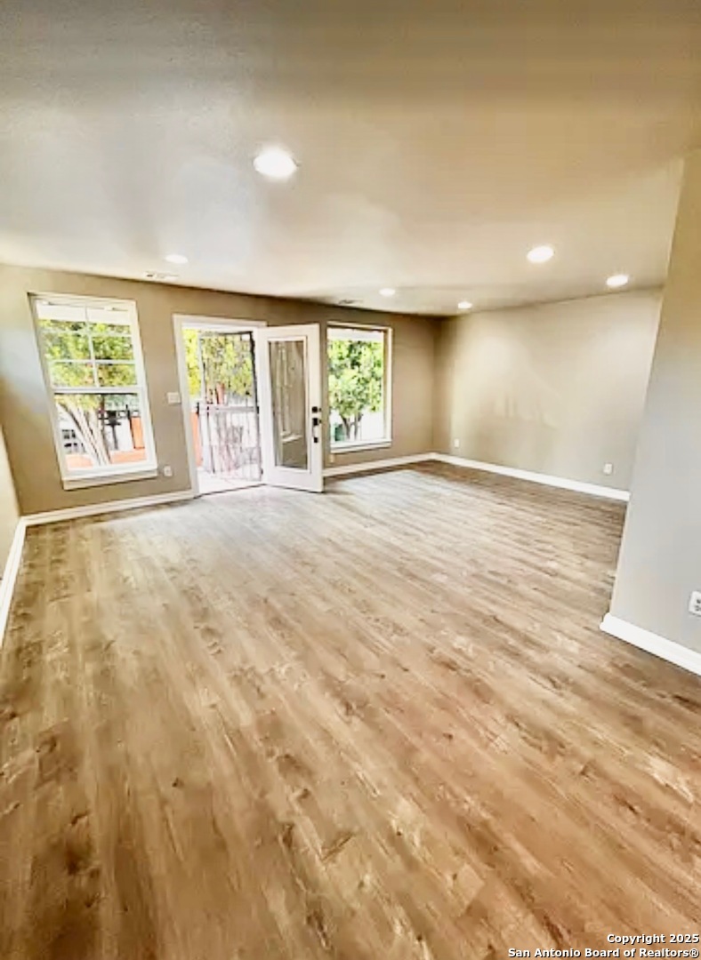 property viewer photo 1
