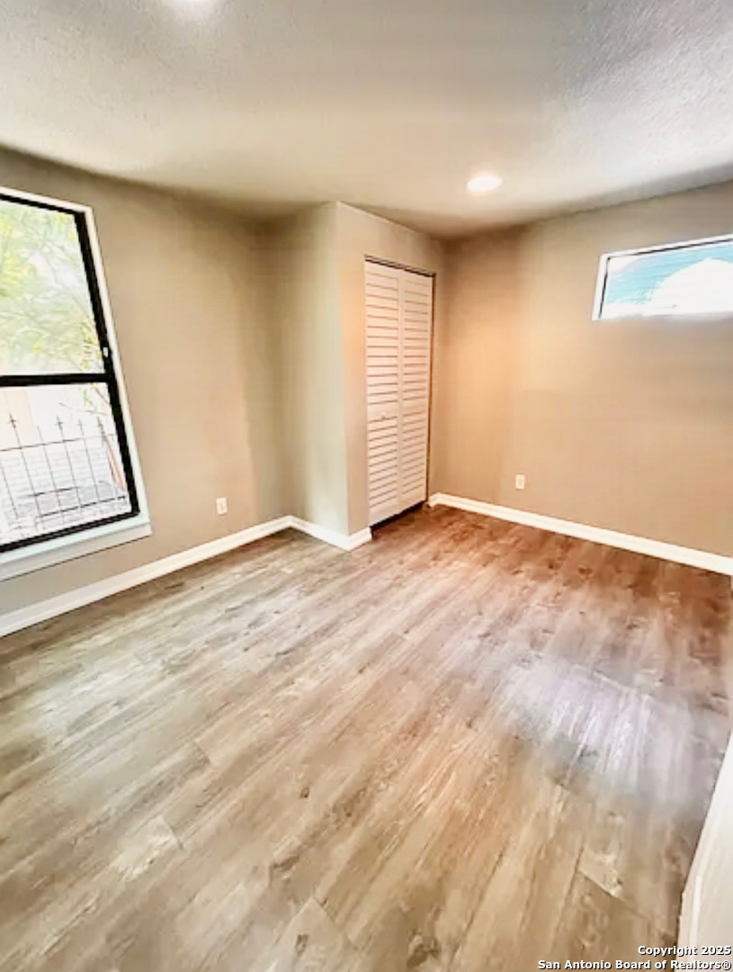 property viewer photo 3