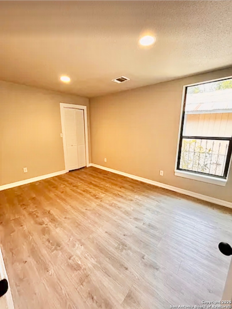 property viewer photo 5