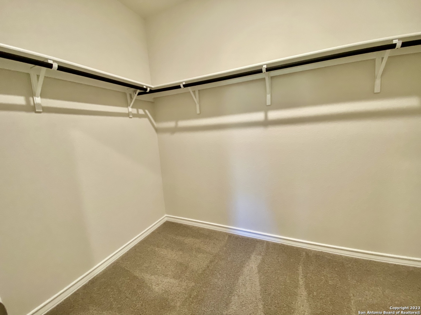 property viewer photo 20