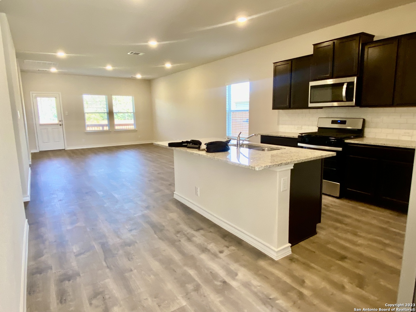 property viewer photo 4